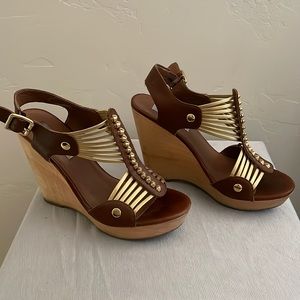 Steve Madden Brown & Gold Gladiator Wedges. Size 7.5 but fits like 6.5.